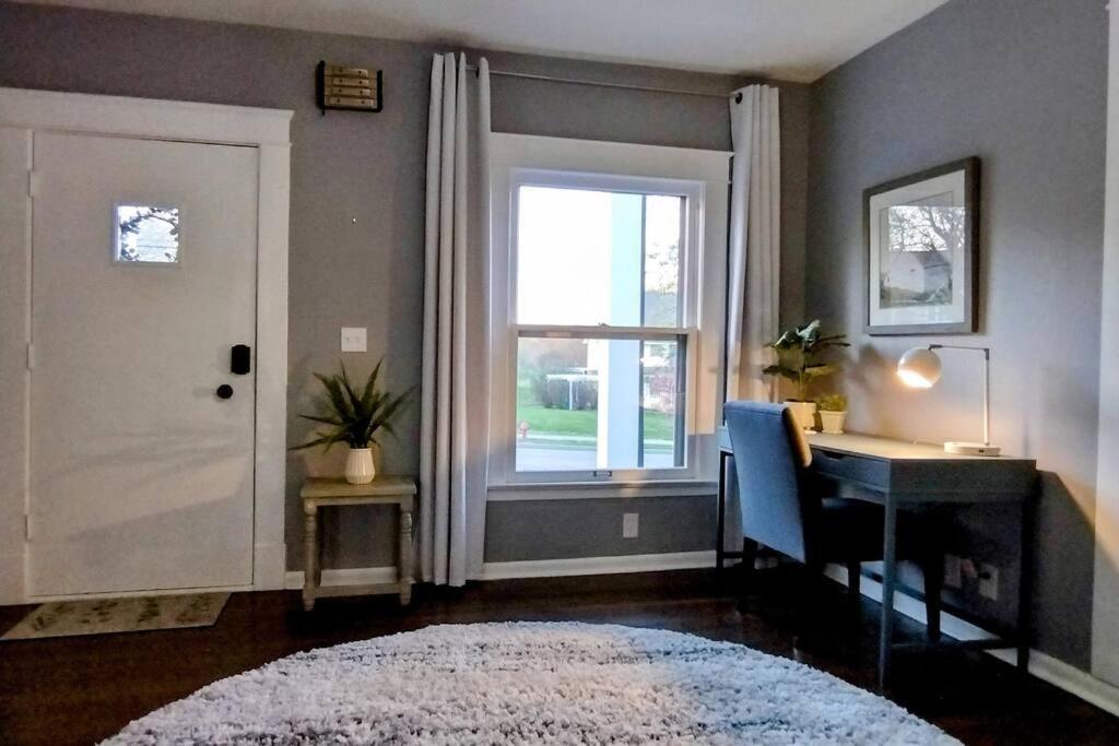 1908 Modern Farmhouse On Large Private Treed Lot Shawnee Exteriér fotografie