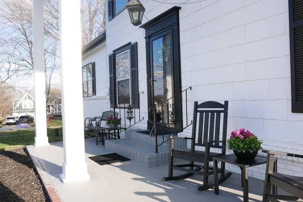 1908 Modern Farmhouse On Large Private Treed Lot Shawnee Exteriér fotografie