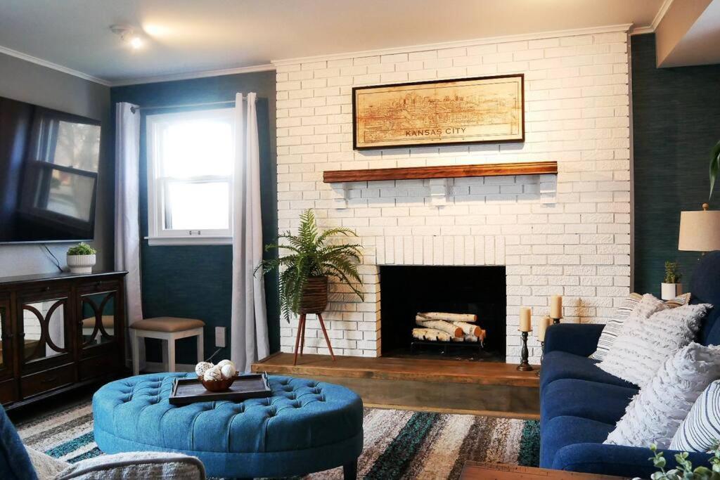 1908 Modern Farmhouse On Large Private Treed Lot Shawnee Exteriér fotografie