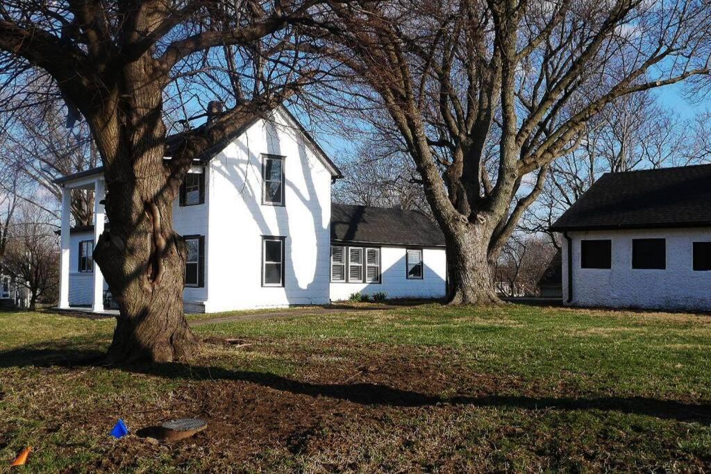 1908 Modern Farmhouse On Large Private Treed Lot Shawnee Exteriér fotografie