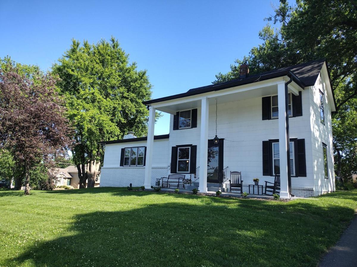 1908 Modern Farmhouse On Large Private Treed Lot Shawnee Exteriér fotografie