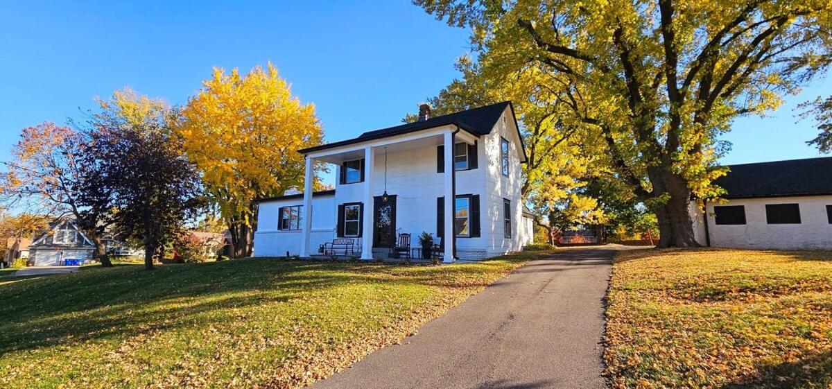 1908 Modern Farmhouse On Large Private Treed Lot Shawnee Exteriér fotografie